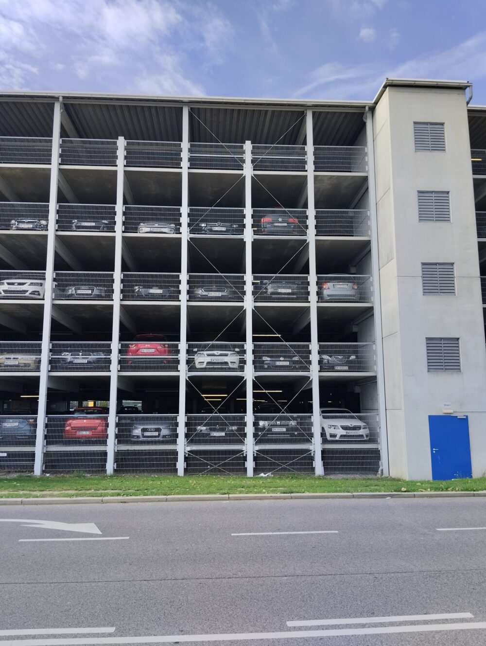 Parkovanie letisko Schwechat a blízke okolie: možnosti, tipy a porovnanie
